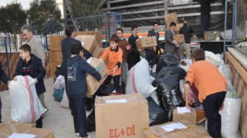 &Ouml;zel Fırat İlk&ouml;ğretim'den Van'a bir TIR dolusu yardım g&ouml;nderildi