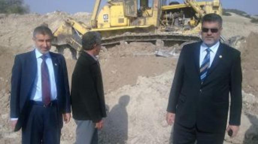 AK Partili meclis &uuml;yeleri k&ouml;ylerde incelemelerde bulundu