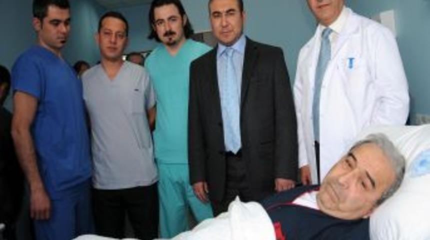 CB&Uuml; Hastanesi &Uuml;roloji B&ouml;l&uuml;m&uuml;&rsquo;nde ilk defa laparoskopik ameliyat yapıldı