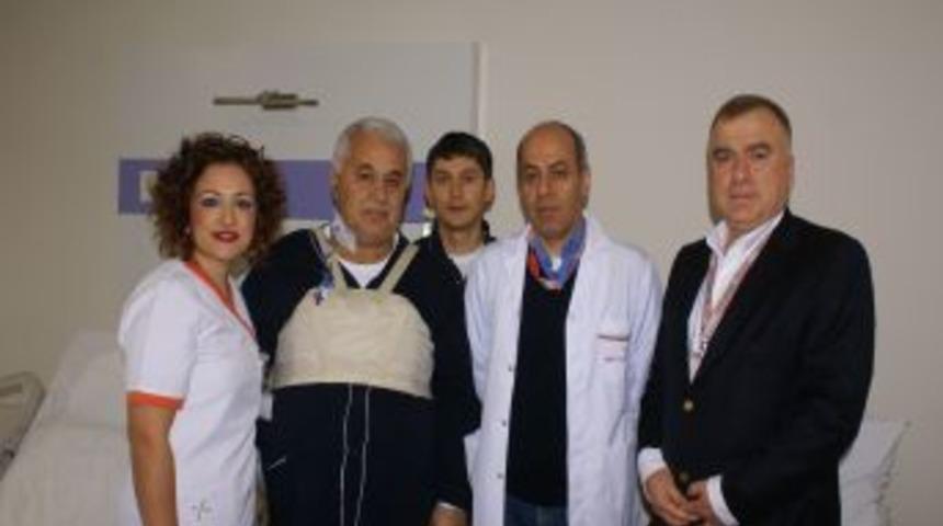 D&ouml;rt yılın ihmalini, aynı anda &uuml;&ccedil; ameliyatla &ouml;dedi