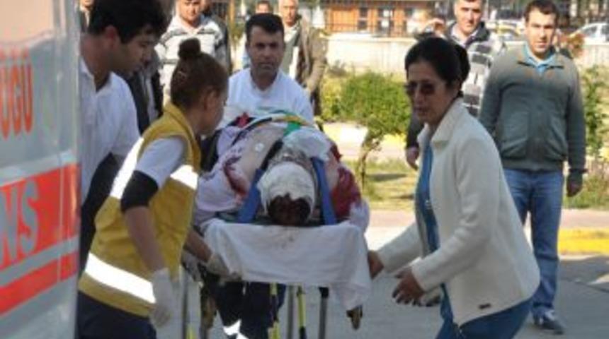 R&ouml;mork takarken trakt&ouml;r&uuml;n altında kaldı