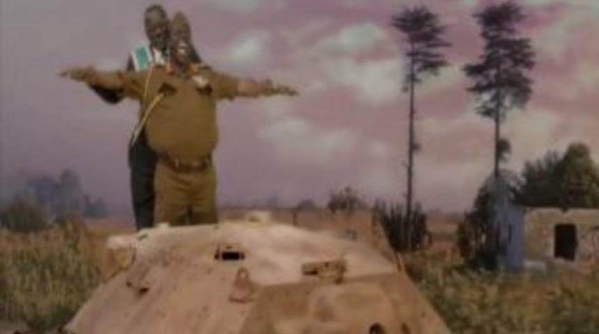 Reklam filmi Kaddafi, Saddam ve eksi diktat&ouml;rleri eğlenirken canlandırıyor