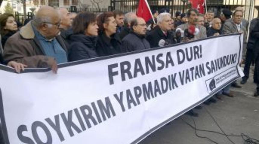 Ermeni yasası Fransa B&uuml;y&uuml;kel&ccedil;iliği &ouml;n&uuml;nde protesto edildi