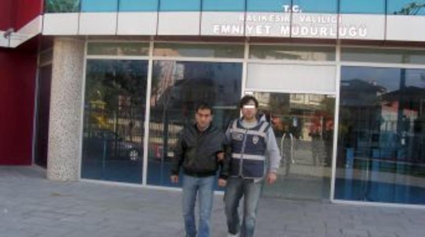 Sahte Interpol g&ouml;revlisi zengin kadınları Facebook'ta dolandırmış