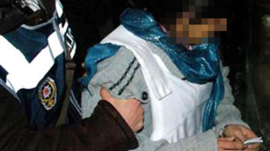 Eşini cinsel organından bıçakladı