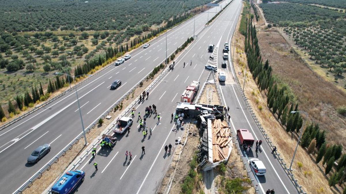 Manisa daki katliam gibi kazada şoförlerin ifadesi ortaya çıktı! Eşini kaybeden yolcu da dehşet anları anlattı 2