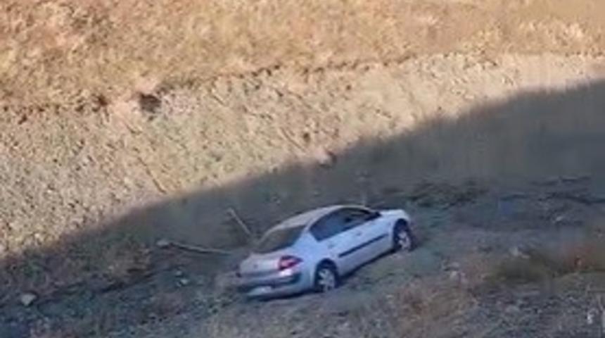 El freni &ccedil;ekilmeyen ara&ccedil; dere yatağına yuvarlandı