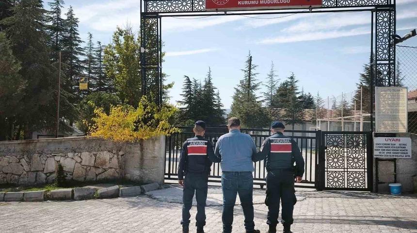 &Ccedil;eşitli su&ccedil;lardan aranan 15 kişi tutuklandı