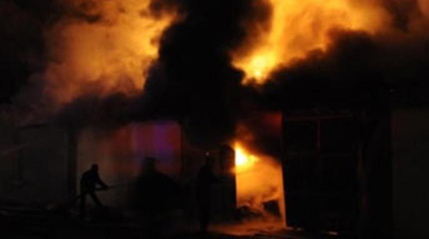 Yardım malzemeleri yandı