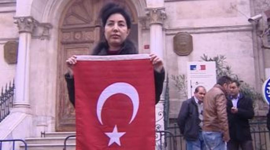 Fransa'yı protesto eden ev kadınından ders gibi a&ccedil;ıklama