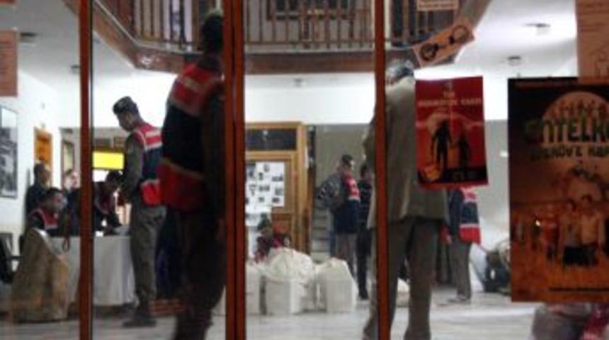 CHP&rsquo;li Akyaka Belediyesine operasyon