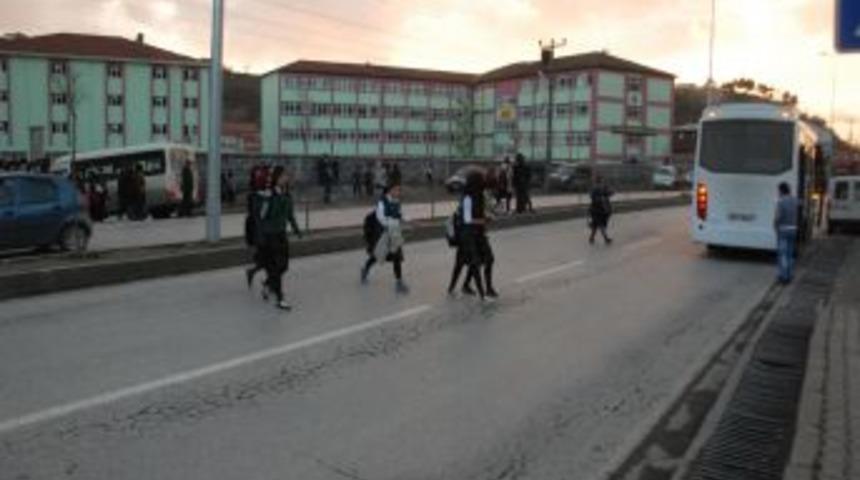 Kaymakam &Ccedil;ay: İHL'nin yol sorununu Karayolları'na bildirdik, cevap bekliyoruz