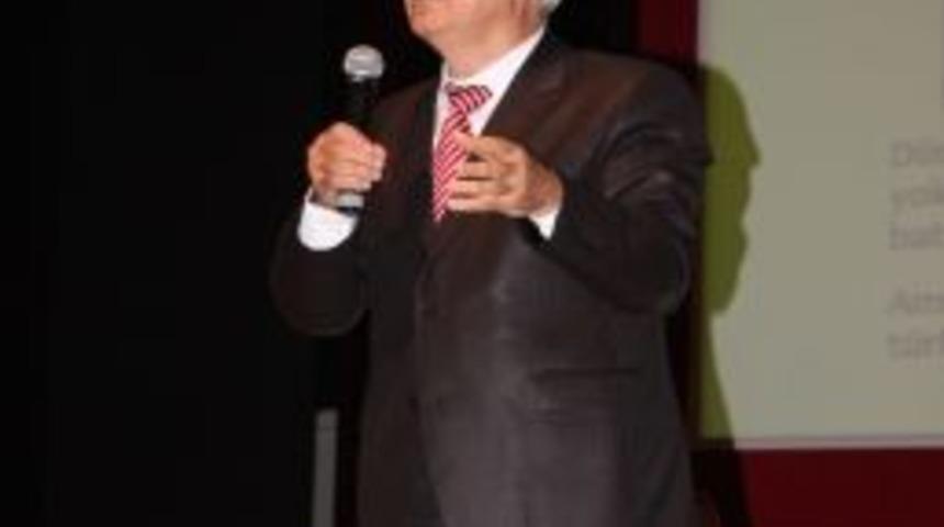 Prof. Dr. Yakut: Kara delikler yuttuklarını başka bir aleme aktarıyor