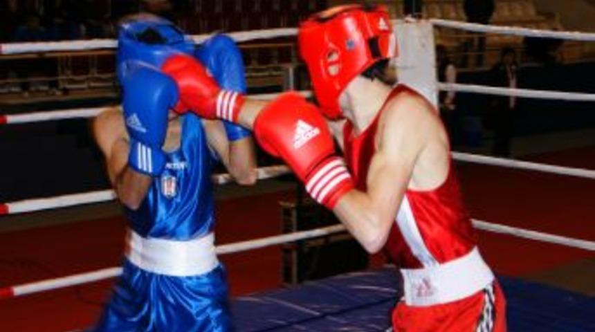 10 siklette 20 boks&ouml;r, yarın şampiyonluk i&ccedil;in ringe &ccedil;ıkacak