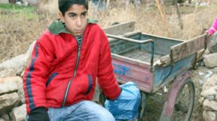 Katliam gibi kazada hayatını kaybeden S&uuml;leyman'dan hatıra kalan tek eşya el arabası