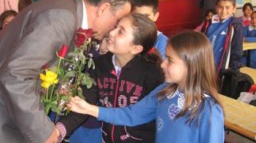 Depremzede &ouml;ğrenciler okula başladılar