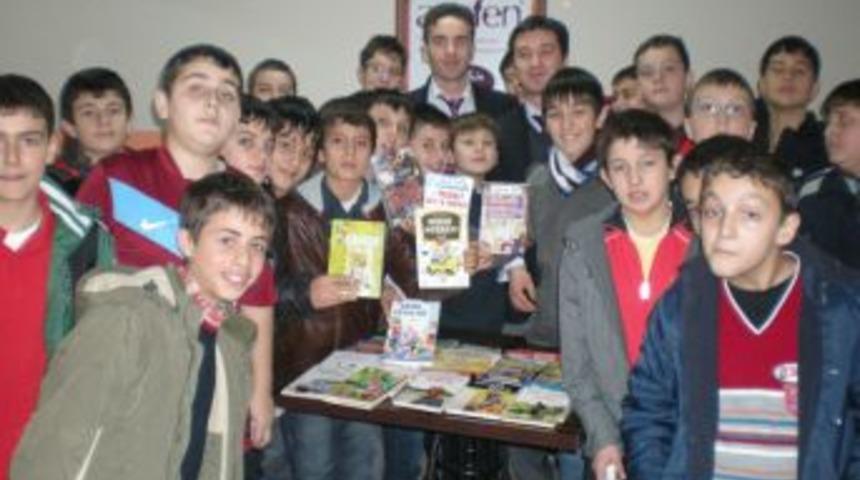 10 lira karşılığında y&uuml;zlerce kitap okuyorlar