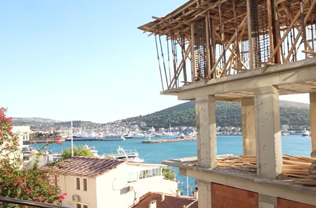 Yeşilçam efsanesi Salih Güney in Çeşme deki evi gündem oldu! Marina manzarası mest etti 5