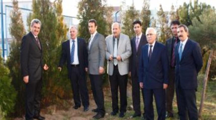 Hasan Ali Y&uuml;cel&rsquo;in bah&ccedil;esi yeşillendirildi