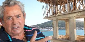 &Ccedil;eşme'deki evi g&uuml;ndem oldu! Marina manzarası mest etti