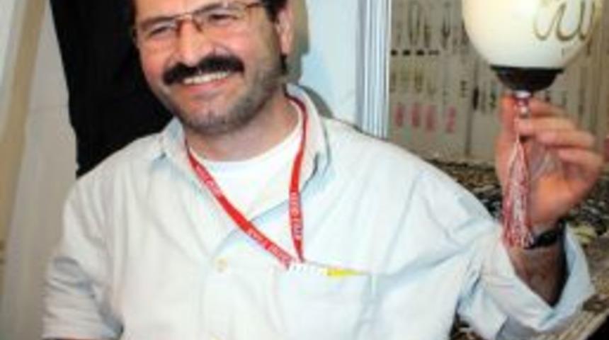 Hat sanatıyla birleşen deve kuşu yumurtası evlerin baş tacı oldu