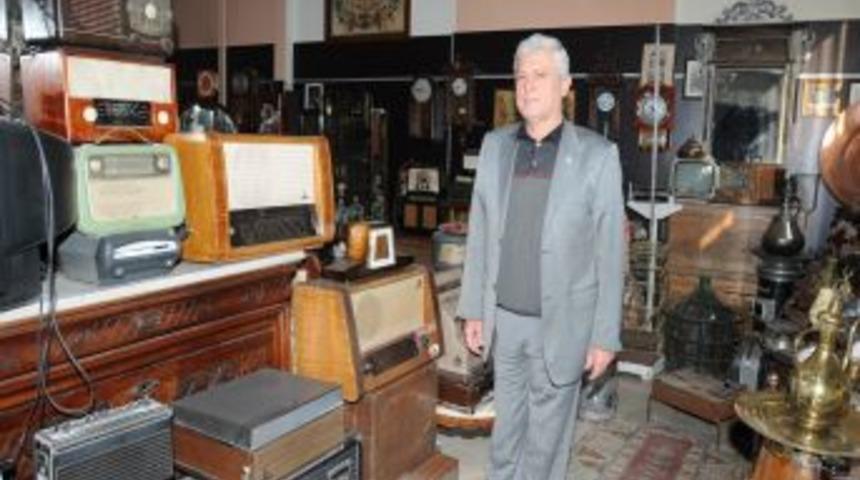 Lambalı radyo merakı koleksiyon sahibi yaptı