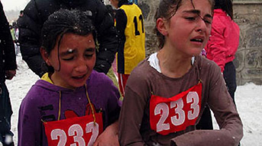 Kar altında ağlatan koşu