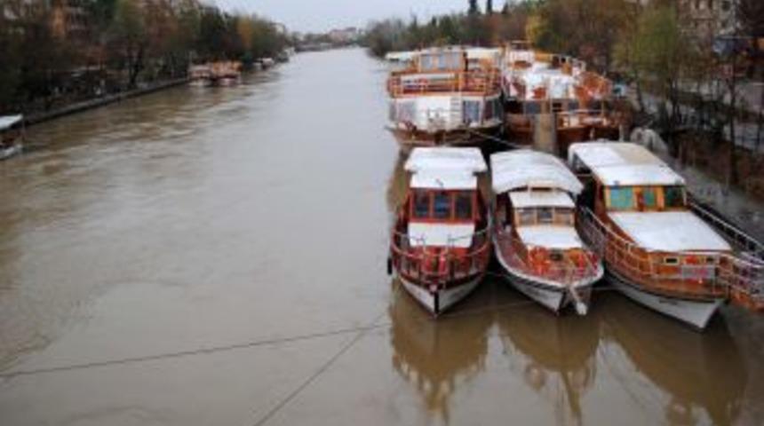 Yağmur Manavgat Irmağı'nın su seviyesini y&uuml;kseltti