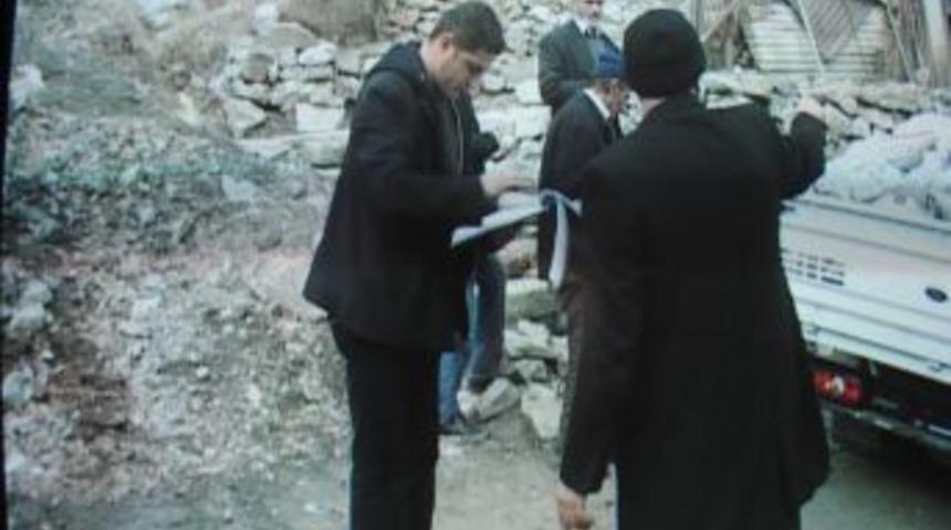 Hakkari'de 7 Bin 500 Aileye, k&ouml;m&uuml;r dağıtıldı