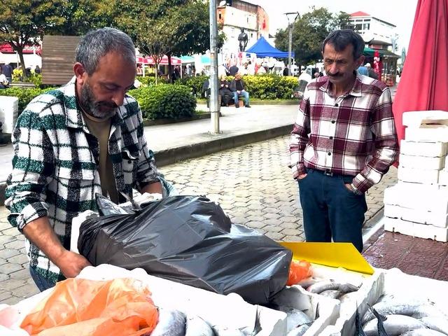 Rize'de palamut bolluğu! 3 tanesi 100 TL'ye satılıyor