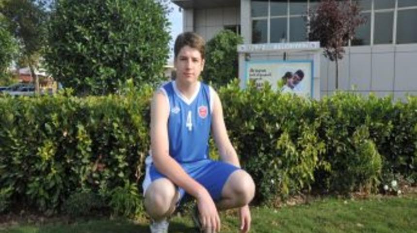 Kepez Belediyespor Kul&uuml;b&uuml; oyuncusu Mert Karaca, milli takım aday kadrosunda