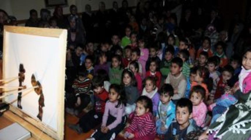 Kadınlar ve &ccedil;ocuklar, Nezaket Okulu'nu sevdi