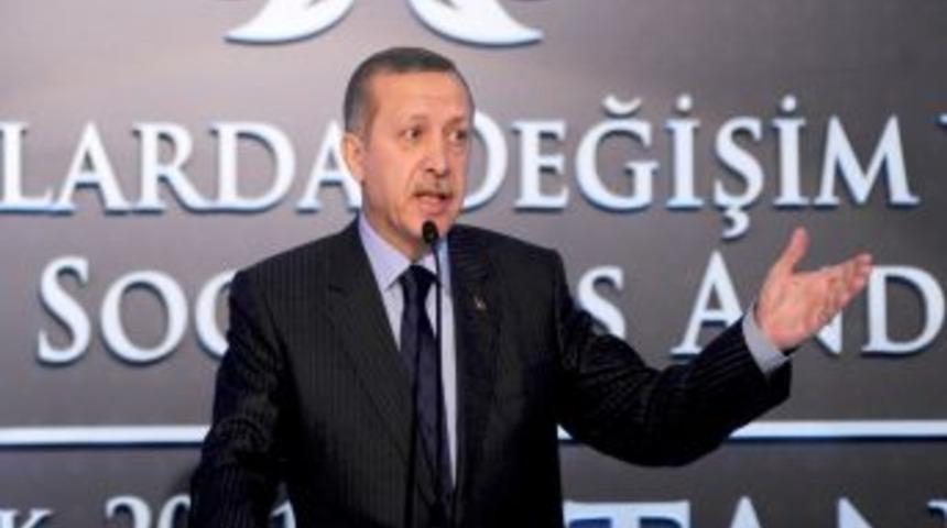 Erdoğan: Sarkozy Cezayir&rsquo;deki soykırımı bilmiyorsa babasına sorsun