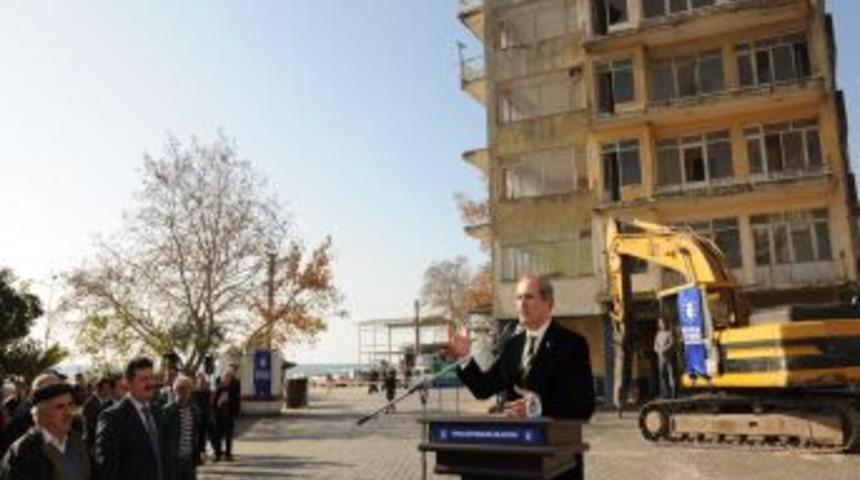 K&uuml;&ccedil;&uuml;k Kumla&rsquo;ya meydan yapılıyor