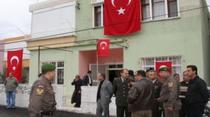 Silifke şehidine ağlıyor