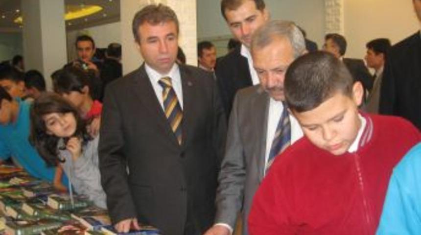 &Ouml;ren: En b&uuml;y&uuml;k d&uuml;şmanımız cehalet, bunu okuyup ve okutarak aşabiliriz