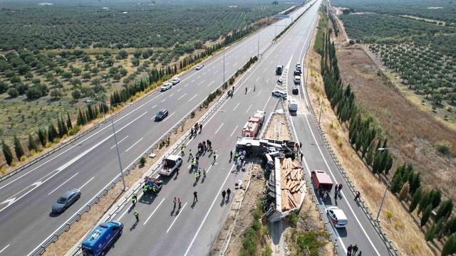 Akhisar’da 11 kişinin öldüğü kazada 2 sürücü tutuklandı