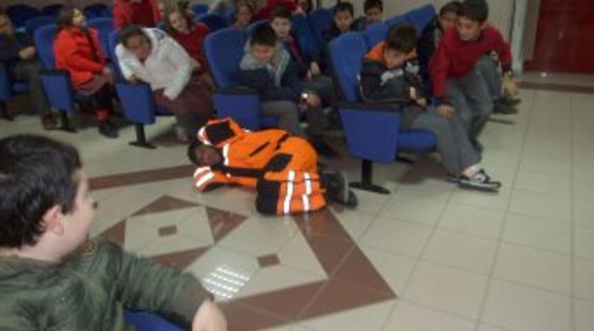 Zafer Koleji &ouml;ğrencileri deprem eğitimi aldı