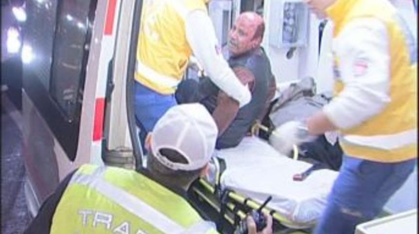 Kamyonet iş&ccedil;ilerin arasına daldı: 1 &ouml;l&uuml;, 3 yaralı