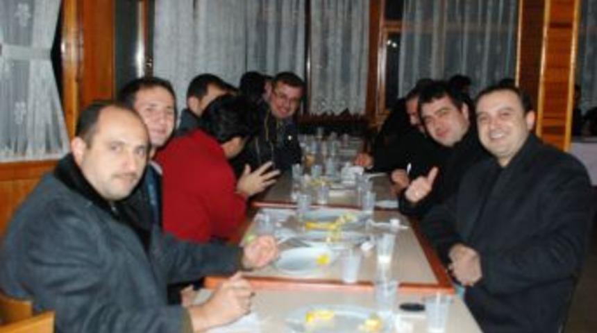 &Ouml;ğretmenler &ccedil;iğ k&ouml;fte partisinde buluştu