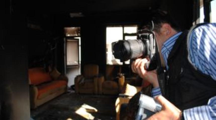 Yanan evde anne ve 2 &ccedil;ocuğu son anda kurtarıldı