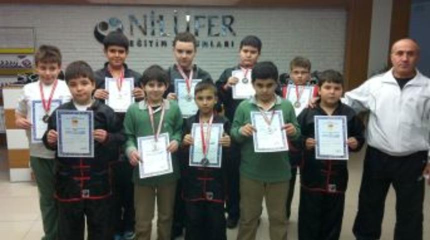 Kung Fu m&uuml;sabakalarında Bademlili &ouml;ğrenciler, 11 madalya kazandı