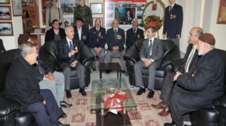 "Fransa tarihine bakmadan T&uuml;rkiye hakkında h&uuml;k&uuml;m veriyor"