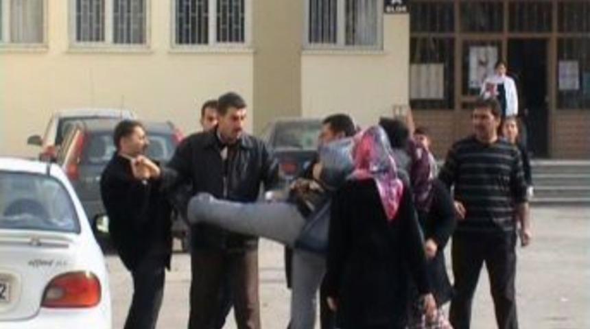 Kayıp &ccedil;ocuğun ailesi okul y&ouml;neticileriyle tartıştı