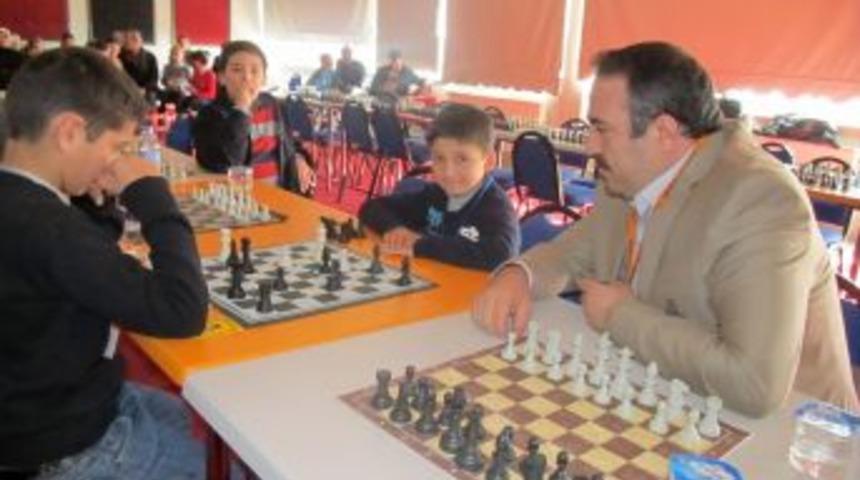 Ahi Koleji 5. 'sağlam kafa satranç turnuvası' sona erdi