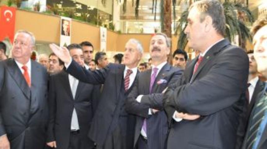 Bakan &Ccedil;ağlayan: Avrupa oksijen &ccedil;adırındayken biz b&uuml;y&uuml;mede d&uuml;nya şampiyonu olduk