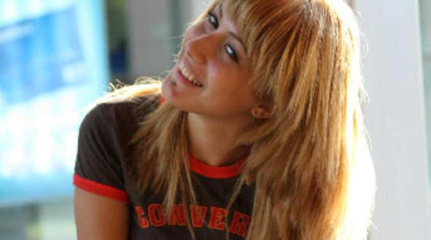 &Uuml;niversiteli Ece g&ouml;zyaşlarıyla uğurlandı