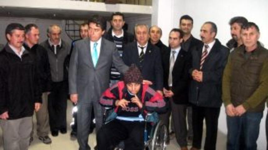 Sinop&rsquo;ta toplanan plastik kapaklardan 2 engelli arabası alındı