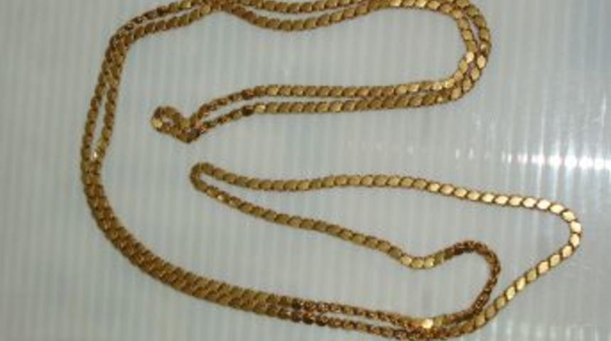 Gelinin takılarını &ccedil;aldığı iddia edilen kadın tutuklandı