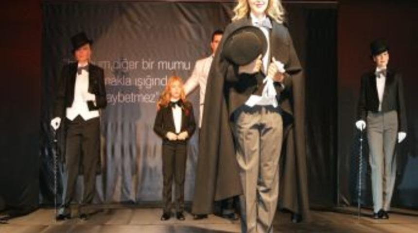 Atat&uuml;rk'&uuml;n fraklı kost&uuml;mlerine İzmirliler ilgi g&ouml;stermedi